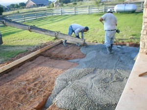 swim_spa_foundation_pouring_medium-300x225 swim_spa_foundation_pouring_medium-300x225